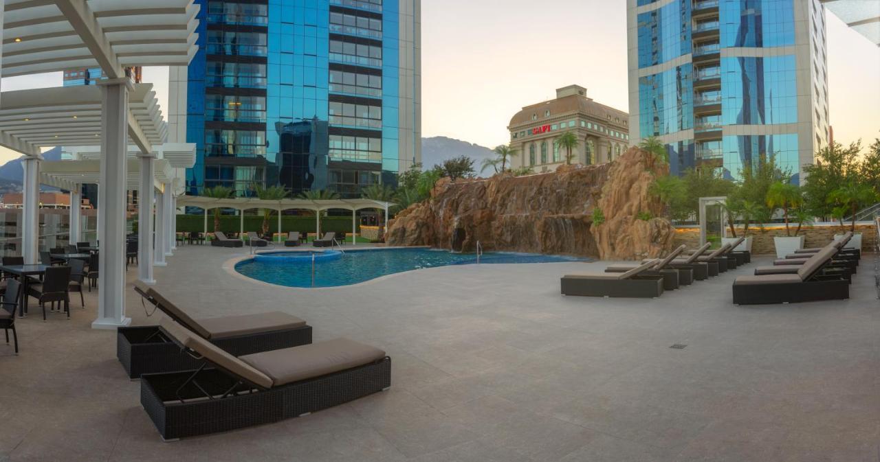Safi Royal Luxury Metropolitan Hotel San Pedro Garza Garcia Exterior photo The pool at the hotel
