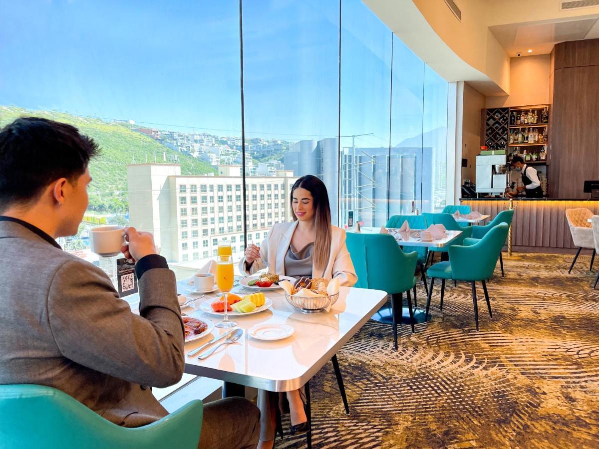 Safi Royal Luxury Metropolitan Hotel San Pedro Garza Garcia Exterior photo The Lounge at the airport