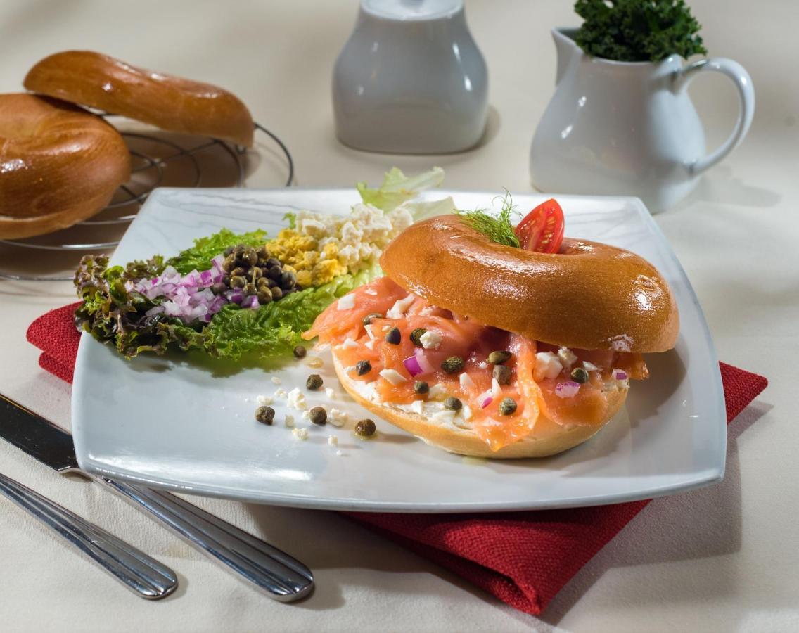 Safi Royal Luxury Metropolitan Hotel San Pedro Garza Garcia Exterior photo Salmon bagel