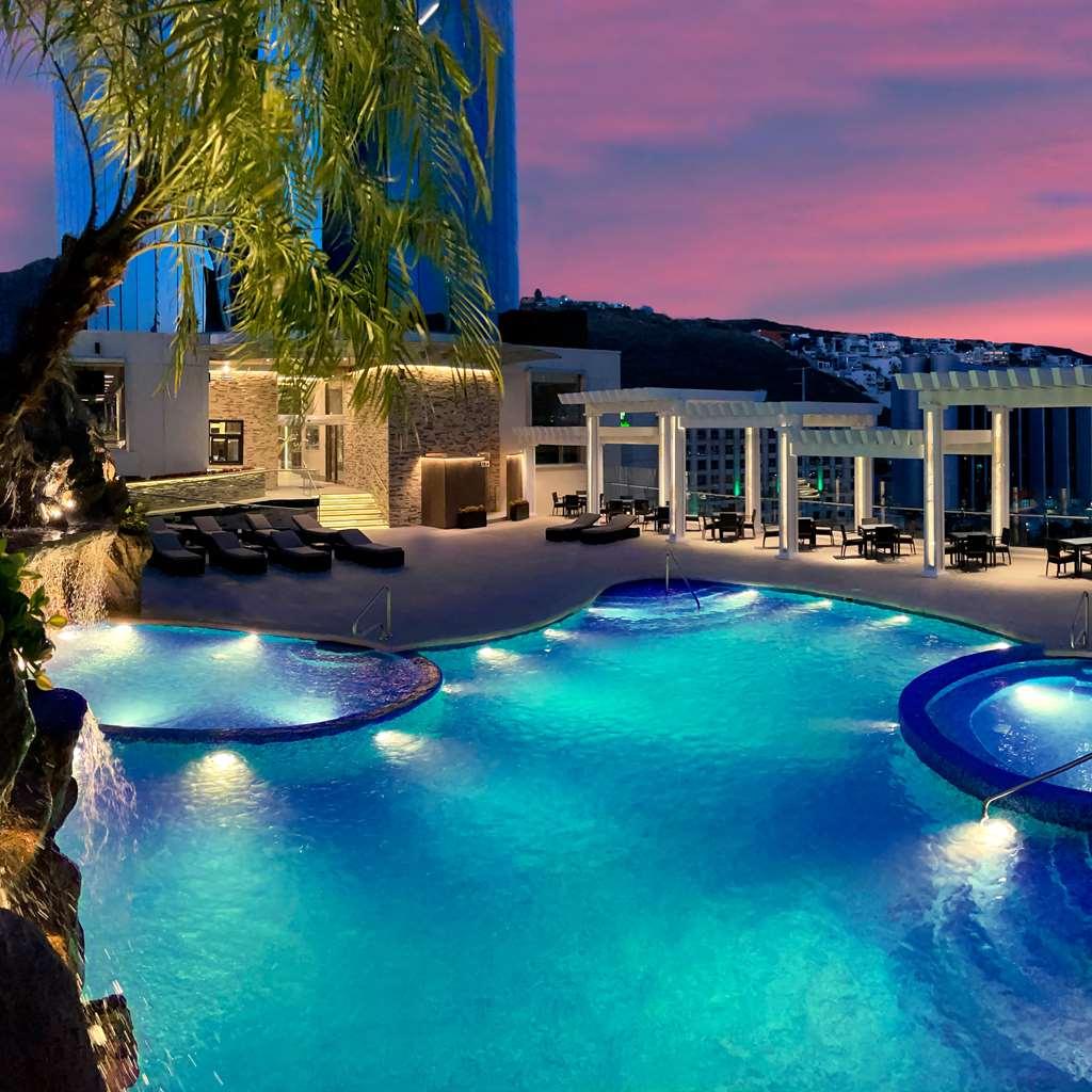 Safi Royal Luxury Metropolitan Hotel San Pedro Garza Garcia Facilities photo The swimming pool at the hotel