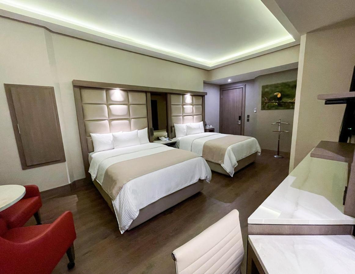 Safi Royal Luxury Metropolitan Hotel San Pedro Garza Garcia Exterior photo A room at the hotel